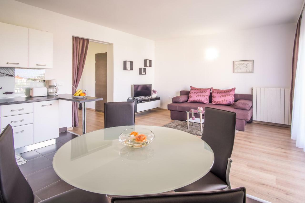 Apartmani Dujmovic Malinska Extérieur photo