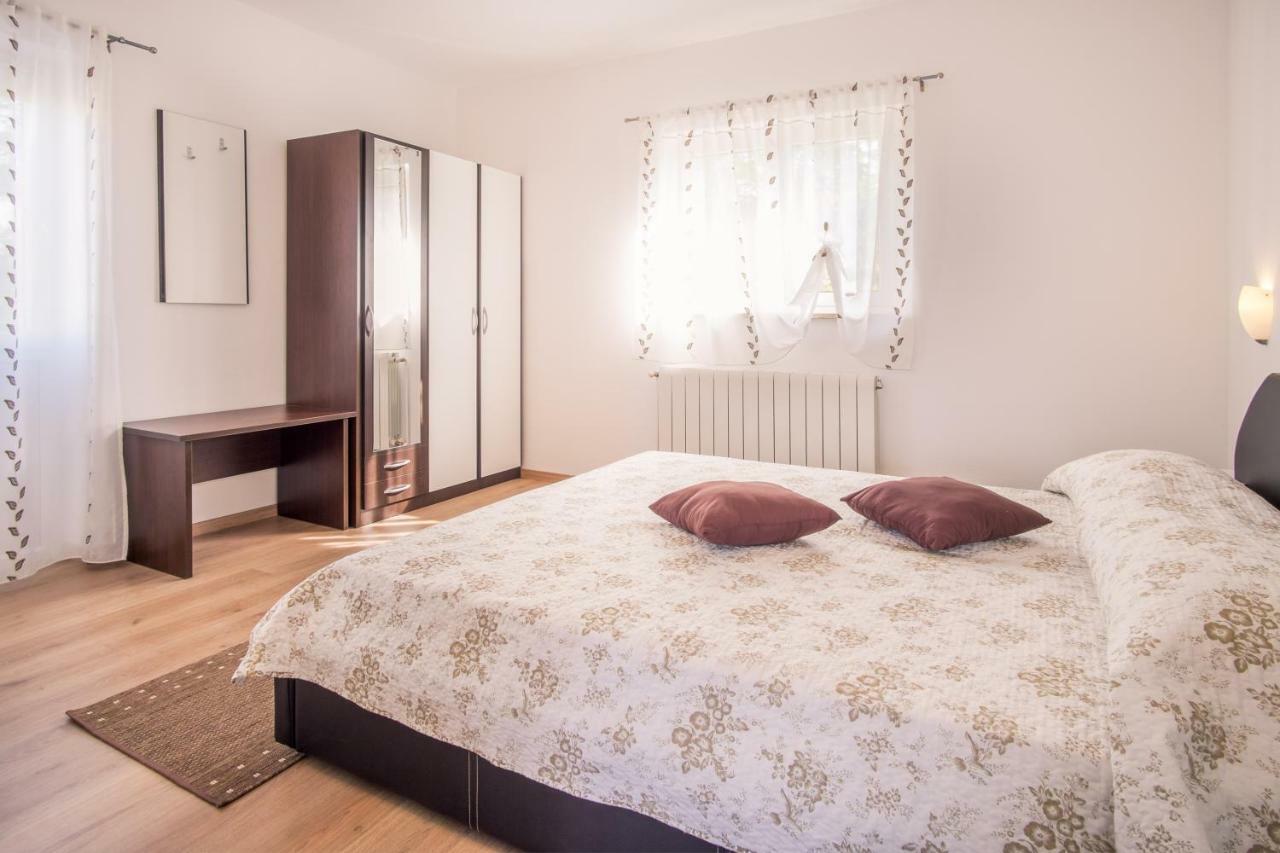 Apartmani Dujmovic Malinska Extérieur photo
