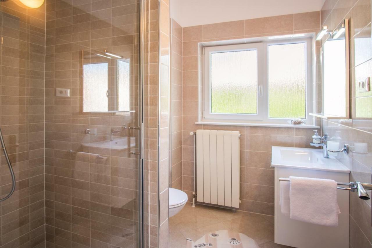 Apartmani Dujmovic Malinska Extérieur photo