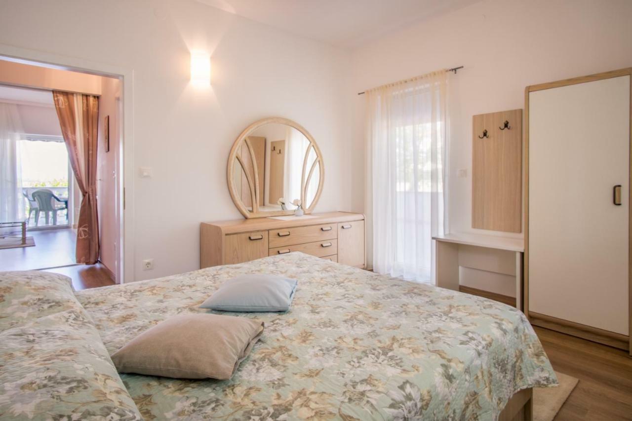 Apartmani Dujmovic Malinska Extérieur photo