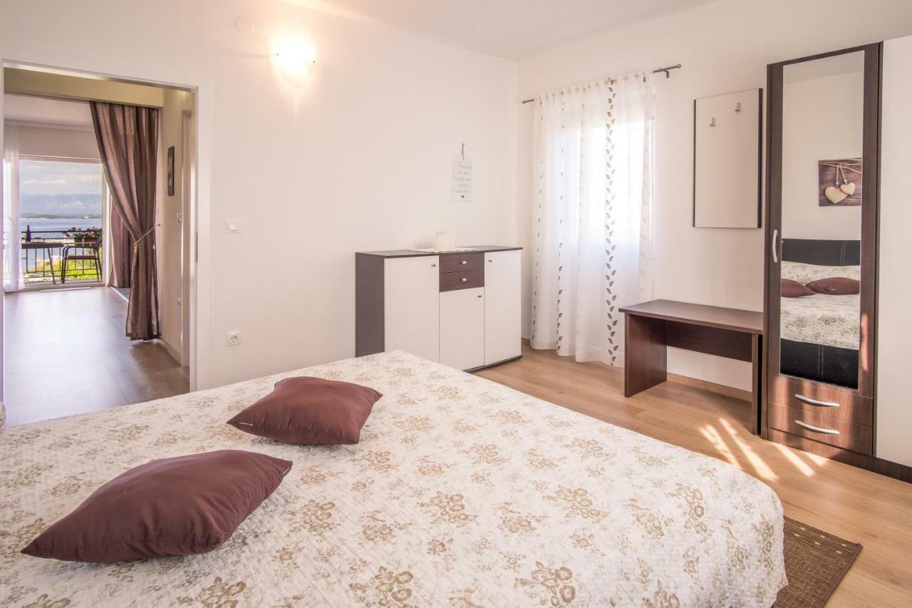 Apartmani Dujmovic Malinska Extérieur photo