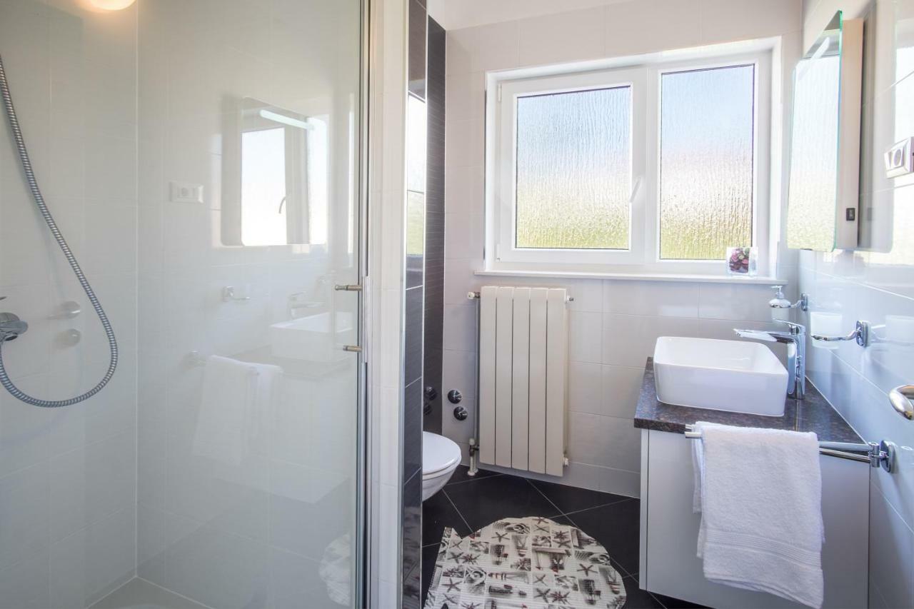 Apartmani Dujmovic Malinska Extérieur photo