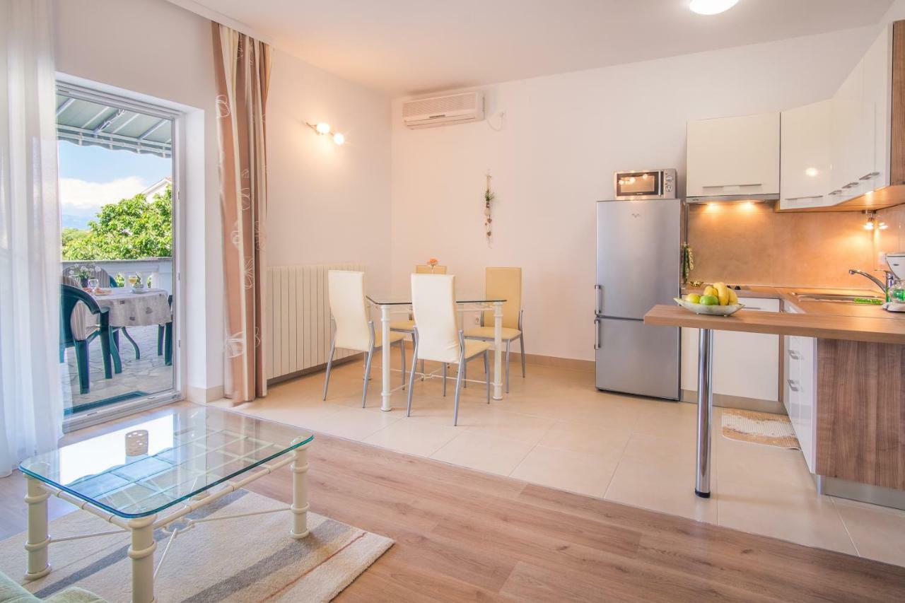 Apartmani Dujmovic Malinska Extérieur photo