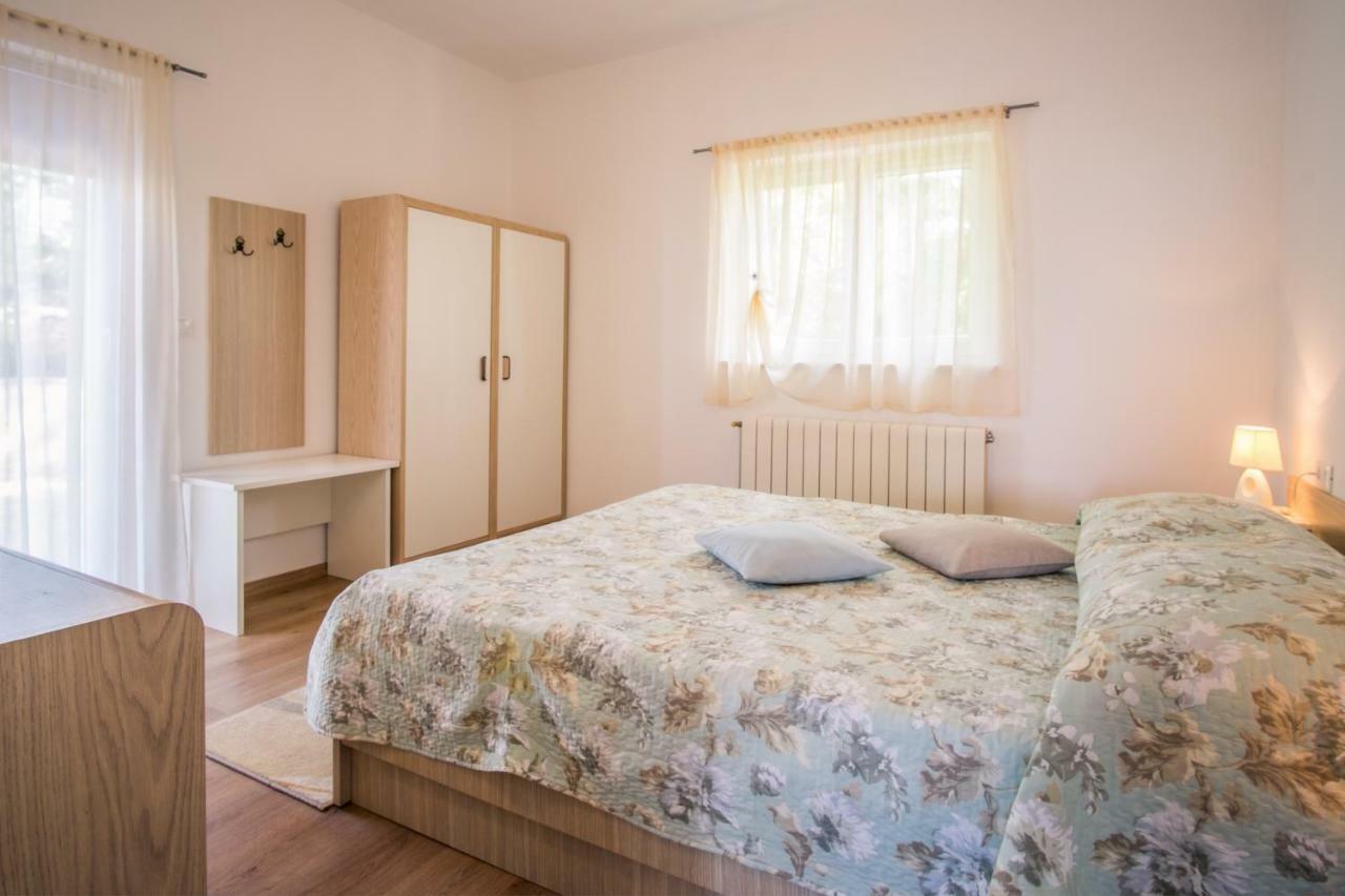 Apartmani Dujmovic Malinska Extérieur photo